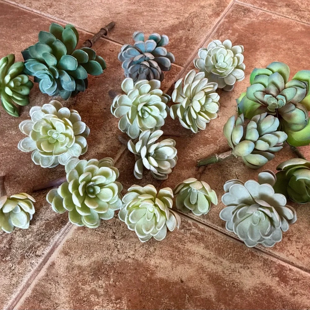 Lot- S-200…Artificial Succulents